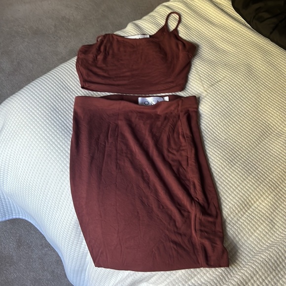 Workhall- Okakie mini skirt and crop top - Picture 2 of 3